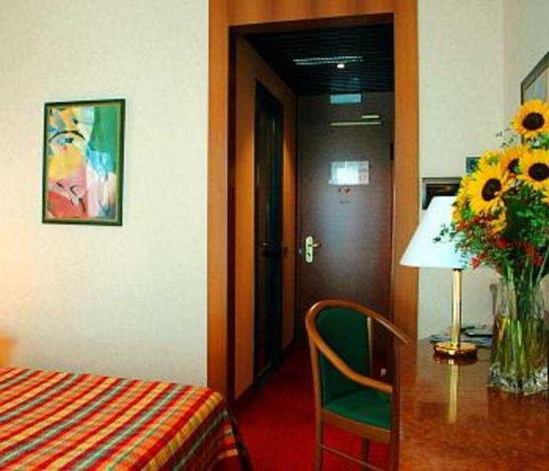 Meditur Hotel Pisa Migliarino Pisano Kamer foto